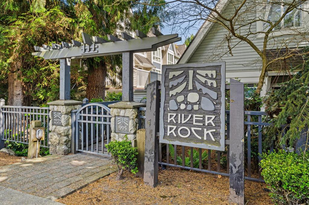 1 – 995 Lynn Valley Road